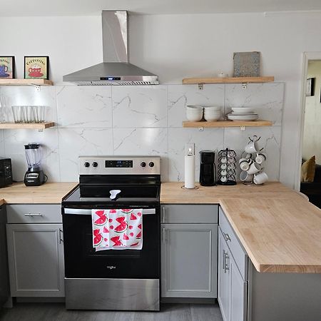 Private Single Level Standalone House Large Lot - 3 Bedrooms 샬럿 외부 사진