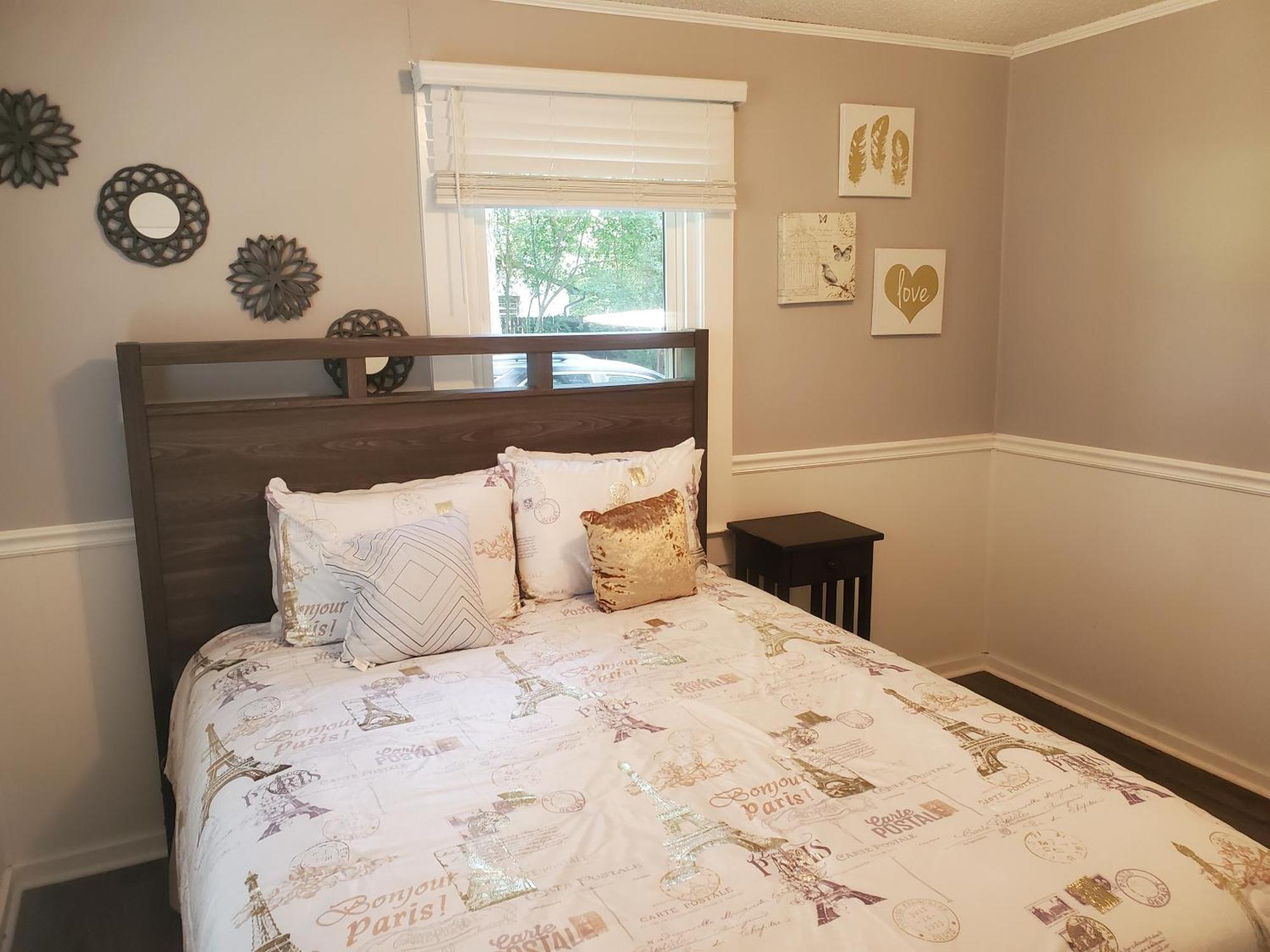 Private Single Level Standalone House Large Lot - 3 Bedrooms 샬럿 외부 사진