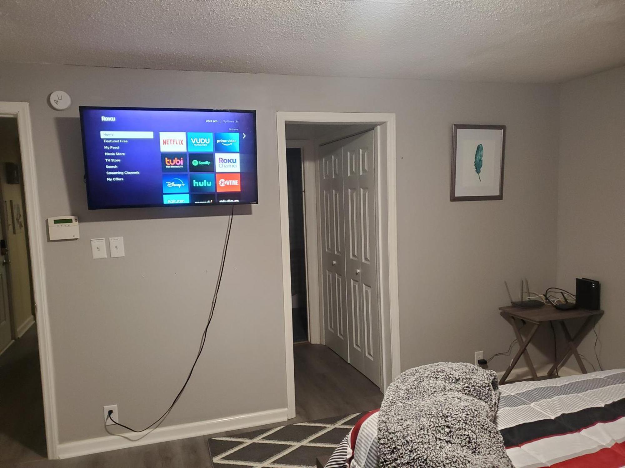 Private Single Level Standalone House Large Lot - 3 Bedrooms 샬럿 외부 사진