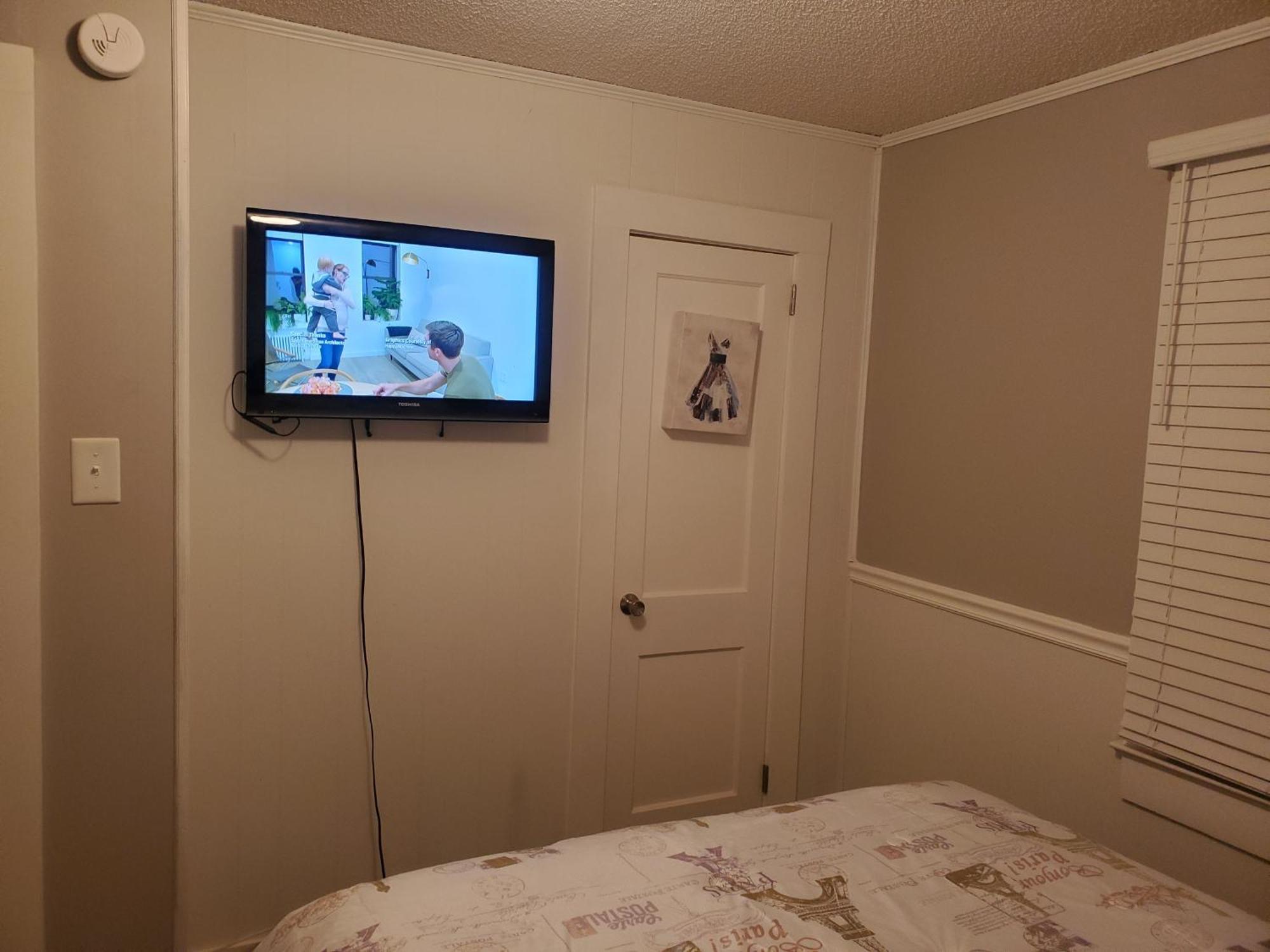Private Single Level Standalone House Large Lot - 3 Bedrooms 샬럿 외부 사진