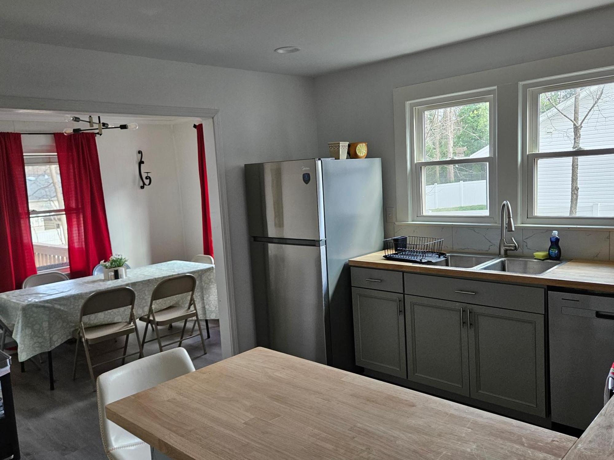 Private Single Level Standalone House Large Lot - 3 Bedrooms 샬럿 외부 사진